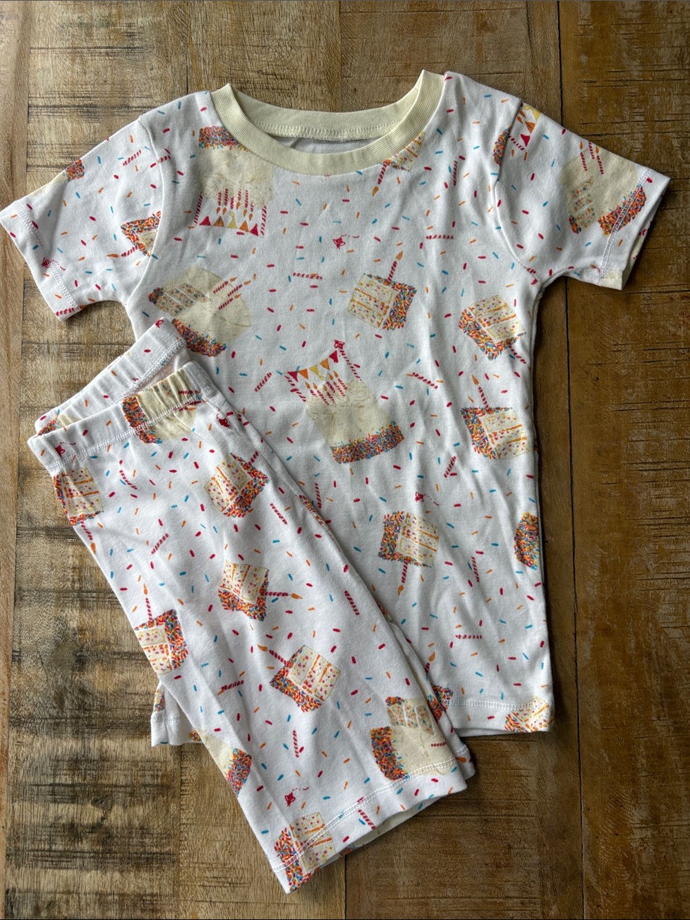 NWOT Burt’s Bees Birthday Pajama Set 5t